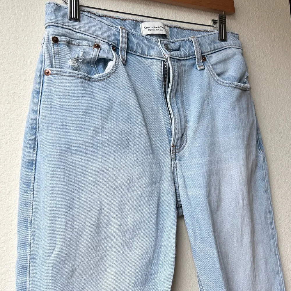 Abercrombie & Fitch High Rise Mom Jean Light Wash Sz 27